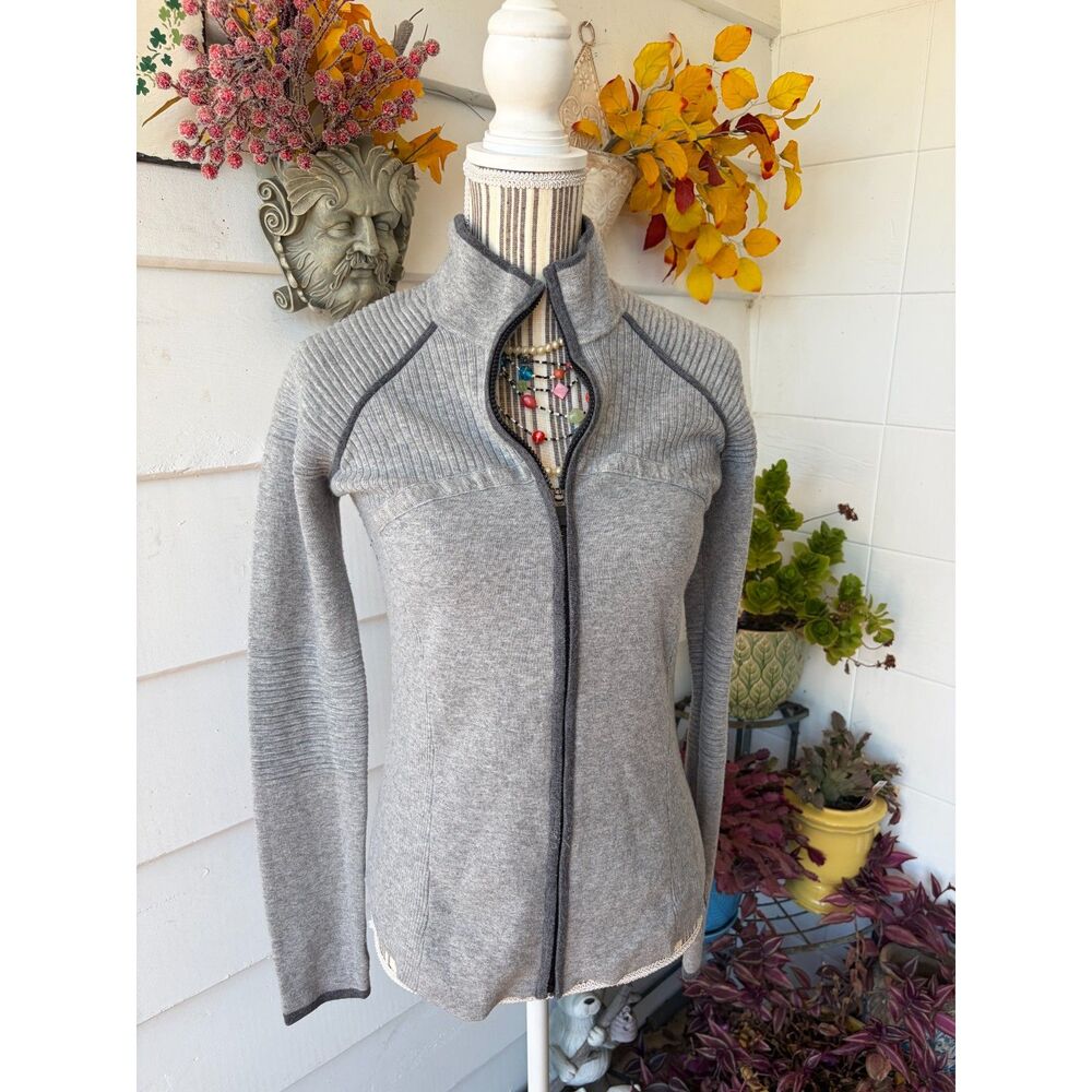 Title Nine Gray Merino Wool Zip Up Med Thumb Holes, Back Pocket, Ribbed Accents